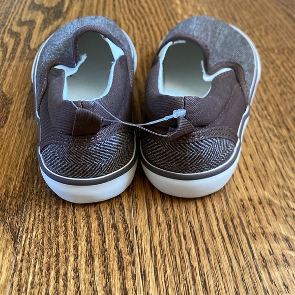 NWT Baby Gap toddler size 9 brown slip on shoes - Picture 3 of 6